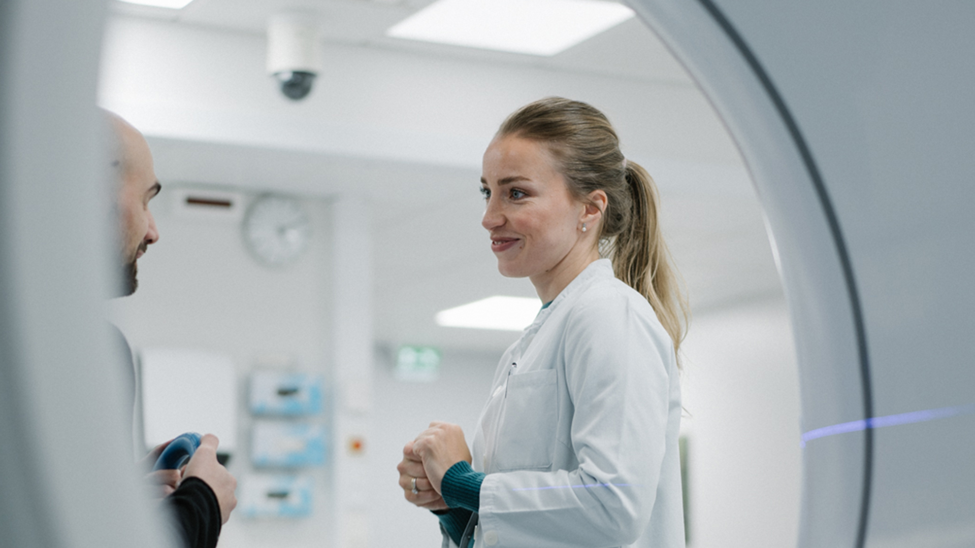 Oncologist talking to a patient in a clinical setting